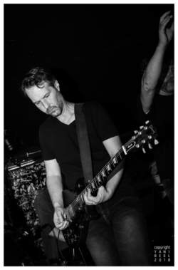 03/10/2018 : A SLICE OF LIFE - Right before their performance at W-Fest A Slice Of Life released their debut album Restless which turns out to be an excellent post-punk record. Dark Entries was curious about the band’s history and the album, and had