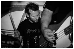 03/10/2018 : A SLICE OF LIFE - Right before their performance at W-Fest A Slice Of Life released their debut album Restless which turns out to be an excellent post-punk record. Dark Entries was curious about the band’s history and the album, and had