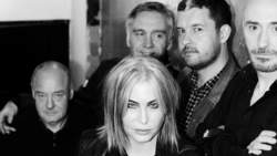 07/11/2018 : BRIX AND THE EXTRICATED - Interview with Brix Smith-Start