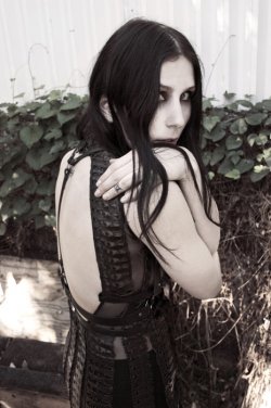 09/05/2013 : CHELSEA WOLFE - A lot of my songs have to do with death because I've never really had to deal with it