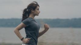 27/01/2015 : CHLOE ROBICHAUD - Sarah Prefers To Run