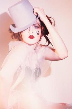 22/01/2014 : ELEKTRA - My dream diary already consists of 3000 pages, and those are only dreams of the last few years.