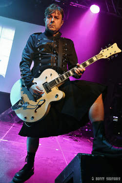 23/07/2018 : GROUND NERO - The derailed capitalist system has made luxury wage slaves of many people, in whom the hunger for luxury seems to have no limits.