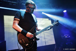 23/07/2018 : GROUND NERO - The derailed capitalist system has made luxury wage slaves of many people, in whom the hunger for luxury seems to have no limits.