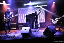 23/07/2018 : GROUND NERO - The derailed capitalist system has made luxury wage slaves of many people, in whom the hunger for luxury seems to have no limits.