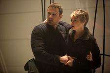 13/08/2015 : ROBERT SCHWENTKE - Insurgent 13/08/2015 : ROBERT SCHWENTKE - Insurgent