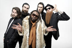 11/10/2015 : SKINDRED - We wanted to sound naturally with much riffs and that's how we prefer to play live too
