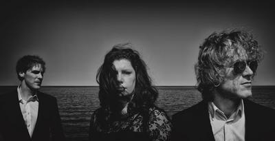 NEWS AB presents Low and Chelsea Wolfe