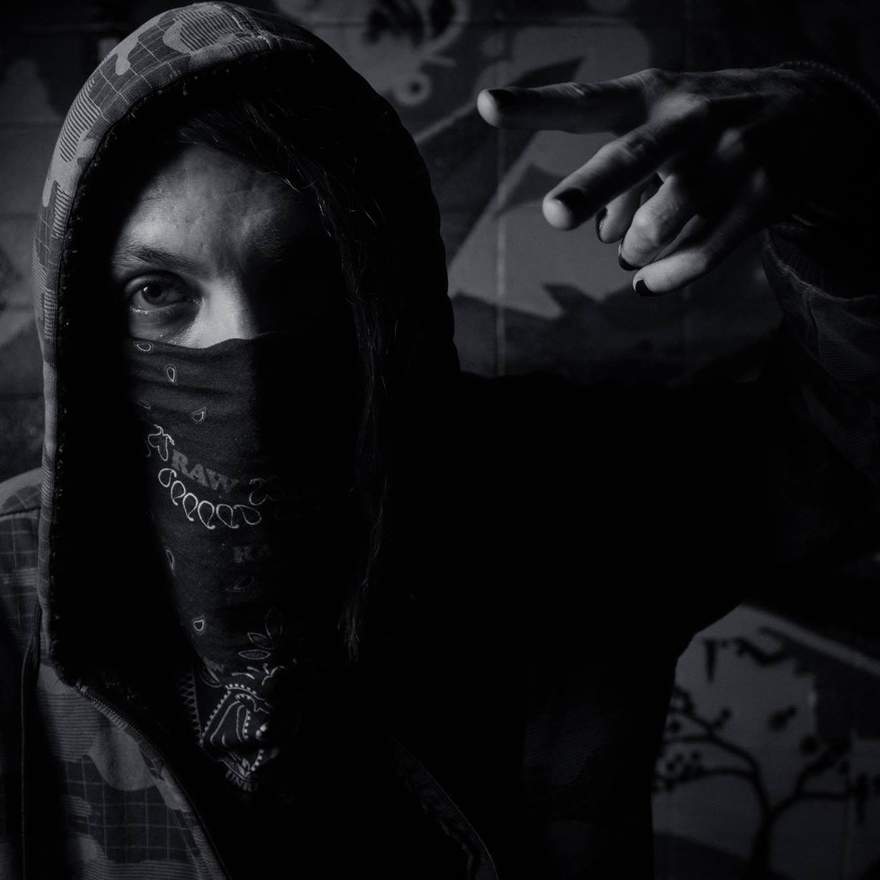 NEWS Electronic/Industrial Bass Artist SINthetik Messiah Announces The Release of Their Single 'Black Sheep' NEWS Electronic/Industrial Bass Artist SINthetik Messiah Announces The Release of Their Single 'Black Sheep'