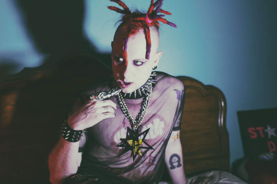 NEWS Justin ‡ Symbol Twists Heavy Industrial Metal with Trap and Electro on Official Music Video for 'Trash Fire' NEWS Justin ‡ Symbol Twists Heavy Industrial Metal with Trap and Electro on Official Music Video for 'Trash Fire'