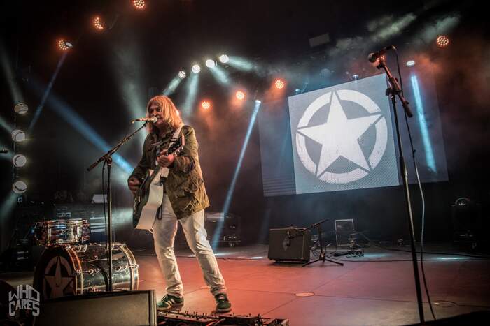 photoshoot MIKE PETERS (THE ALARM) W-fest Oostende