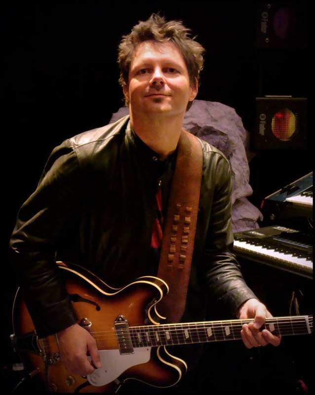 NEWS Paul Gordon (The B52's) passed away
